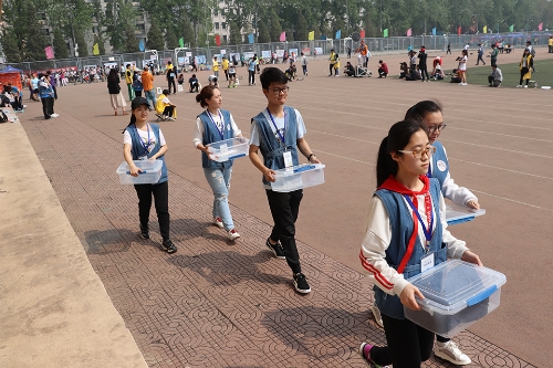 志愿小组工作中