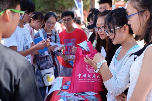 同学们参观照片