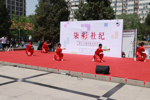 尚舞俱乐部在表演