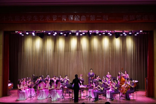 民乐团舞台表演