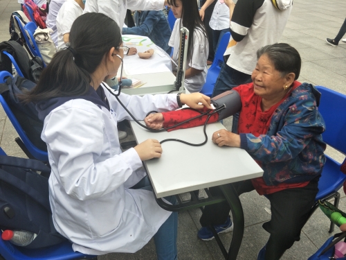 体验者体验量血压服务