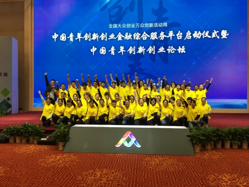 我校志愿者合影