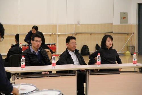 姜书记一行在观看排练