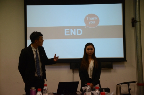 答辩选手回答问题