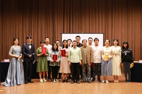 参赛队伍与老师合影