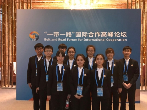 我校雁栖湖安检引导岗位志愿者合影