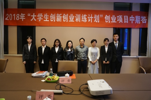 评委与工作人员合影