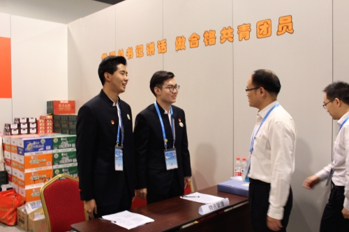 团市委书记熊卓慰问我校志愿者