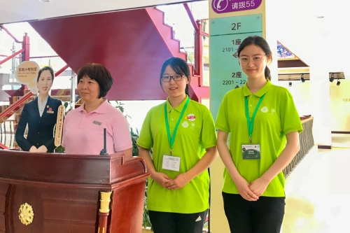 大堂引导志愿者
