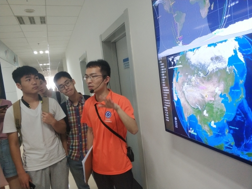 研究员讲解遥感卫星的工作原理