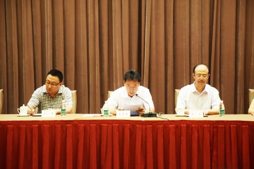 校党委副书记姜恩来作总结发言