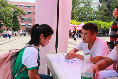 社联为新同学解答问题