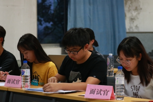 面试官在进行评估