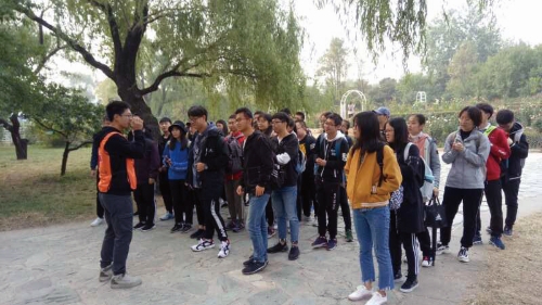 负责人介绍游戏规则