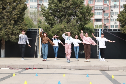 地舞天街舞社表演