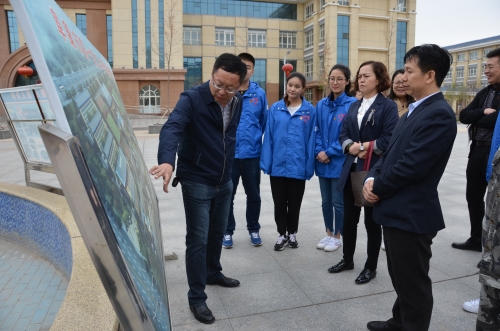 阜康一中郑东育校长介绍学校概况