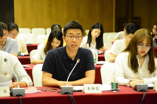 马院团总支书记姜翰哲发言