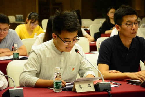 ”五四红旗团干部“高品发言