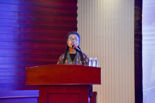 受助学生代表文成吉发言