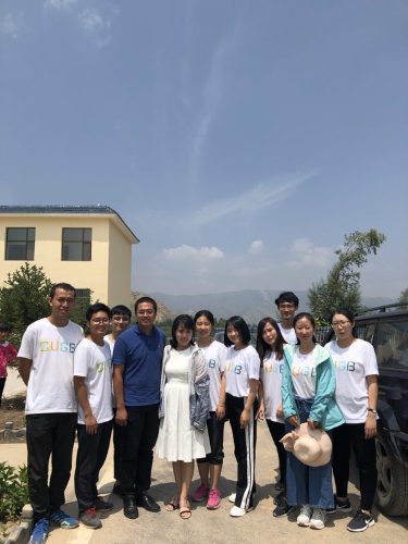 校团委领导与第十分团成员合影