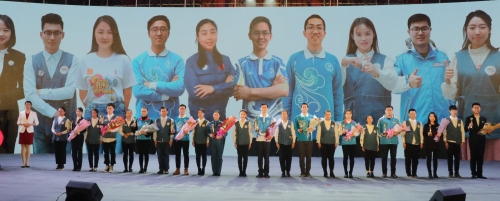 赛会志愿者代表领奖 赛会志愿者代表领奖