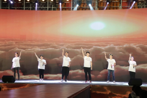 歌曲《在你身边》 歌曲《在你身边》