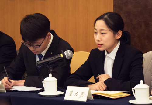 研究生会主席董力嘉汇报工作