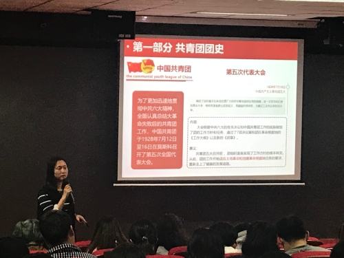 同学们认真听讲