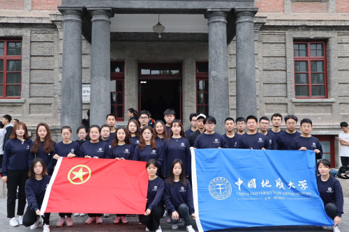 在新文化运动纪念馆的合影