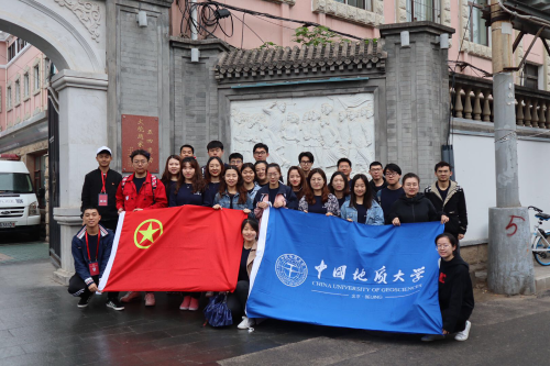 在赵家楼遗迹的合影