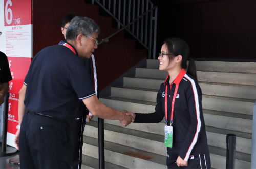 副校长王果胜慰问志愿者1