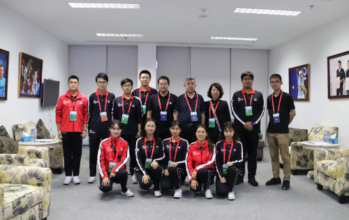 慰问领导与志愿者合影留念