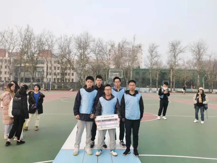 材料学院北地老男孩队伍