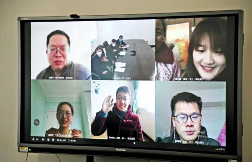 正在连线的师生及家长代表 正在连线的师生及家长代表