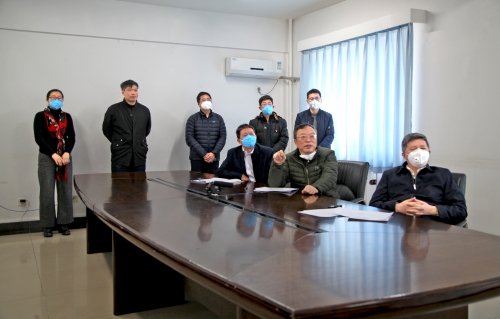 书记校长和工作人员与湖北师生连线 书记校长和工作人员与湖北师生连线