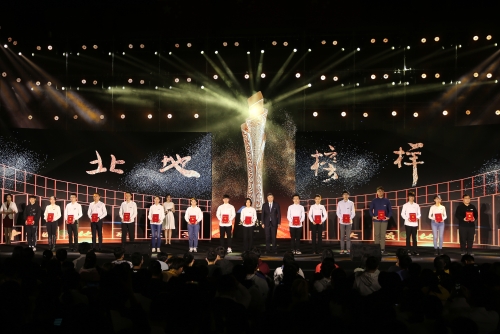 孙友宏校长为国家奖学金获得者颁奖