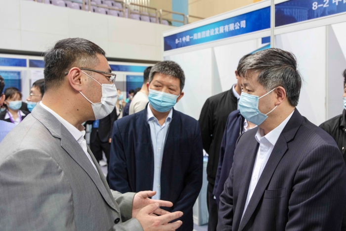 校领导孙友宏、林善园与用人单位交流