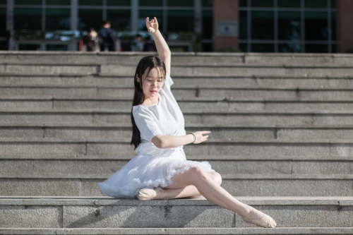 地学院文艺标兵冯恬