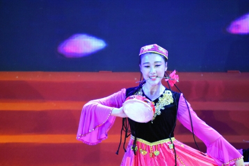 海洋学院+文艺标兵+王雅楠