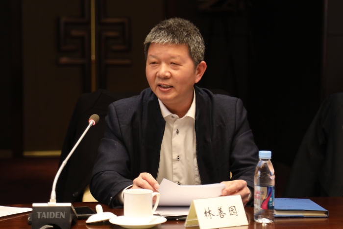 林善园作开题汇报