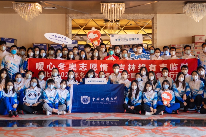 我校冬奥志愿者合影